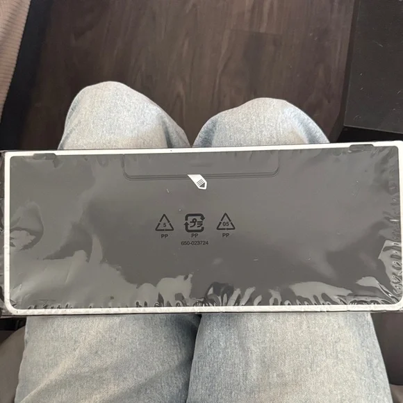 Logitech Wireless Keyboard in Black - Picture 5 of 11